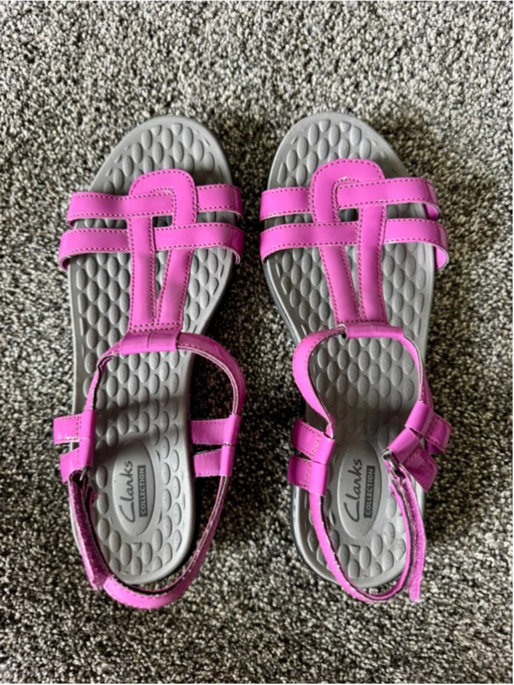Women's Clarks Sonar Aster Patent T-Strap Sandals in Fuchsia Size 9